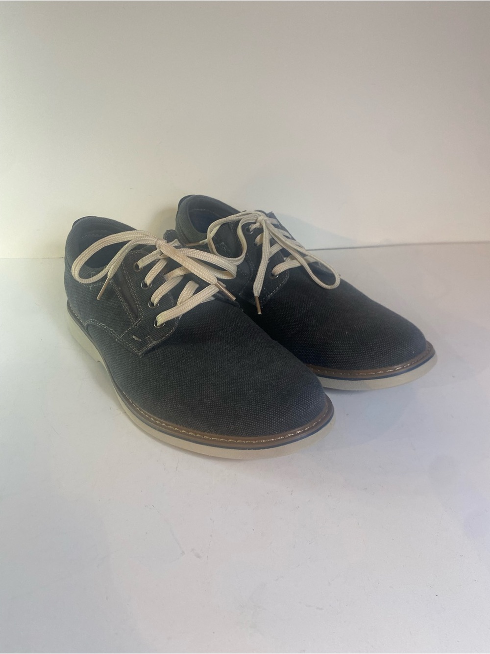 Nunn Bush + Bloom Sustainable Foam Otto Canvas Plain Toe Oxford Shoes 
Size 9M